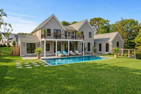 Poo & Yard Side of Home,