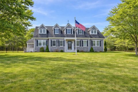 Front of House, Lovely Spacious Lawn Area